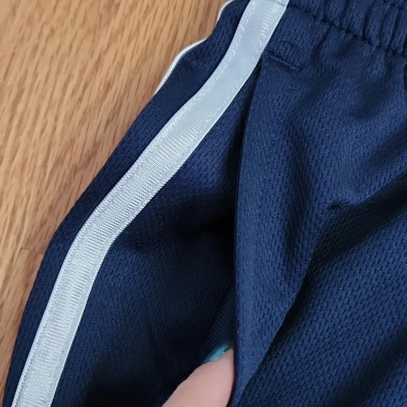 Adidas regular fit coupe standard shorts, size small (8) - Picture 6 of 16